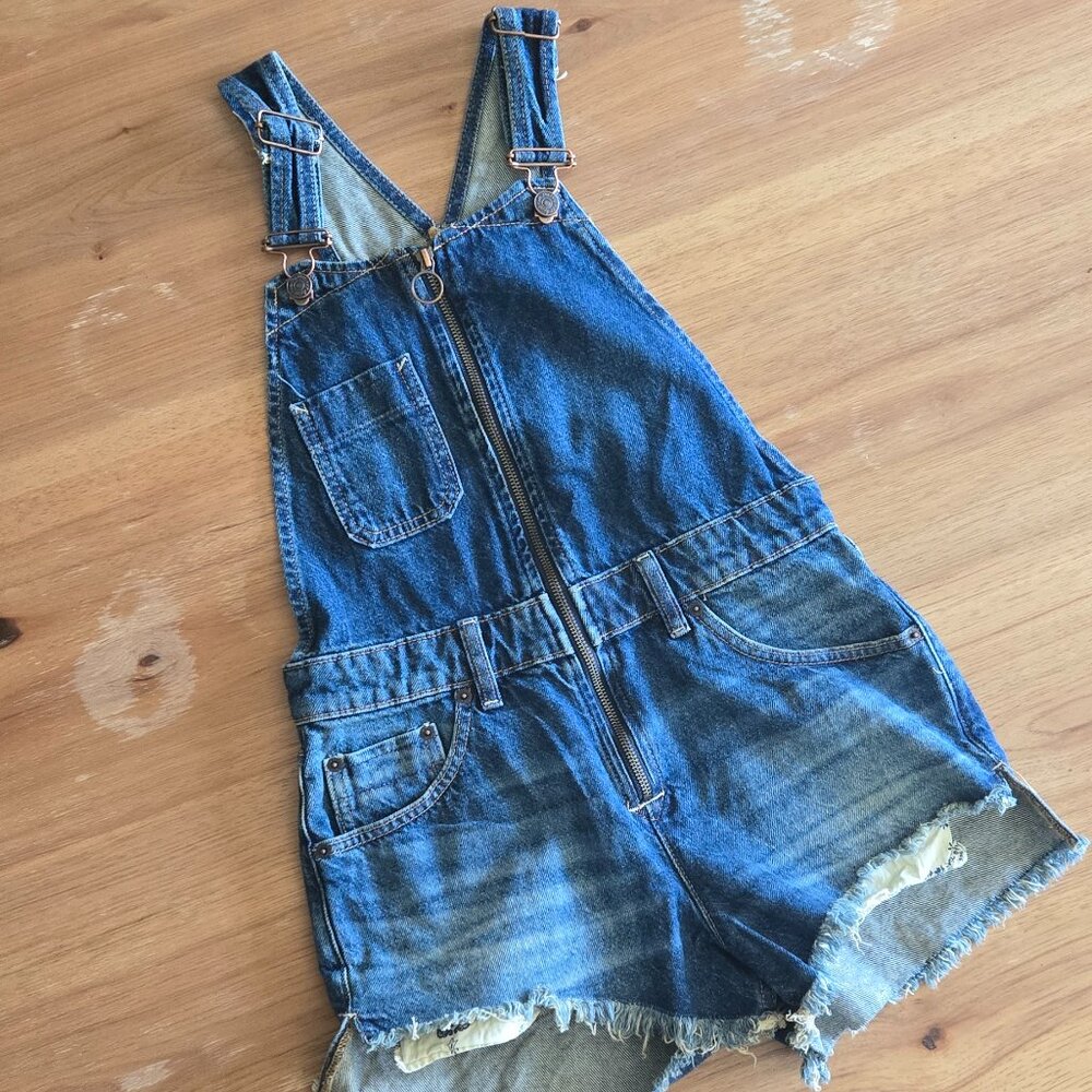 Free People/We The Free Denim Overall Shorts | Size 0 | Frayed Hem Zip Front